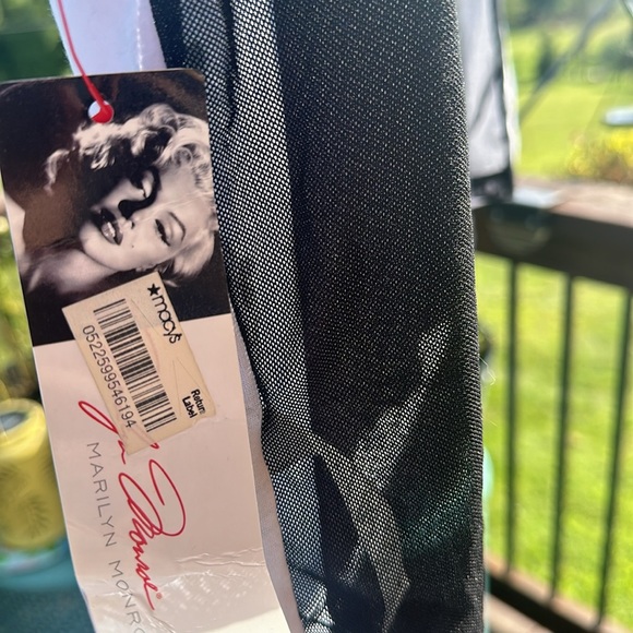 💋 Marilyn Monroe Woman’s Lg White Black Lightweight & Sheer Tee. - Picture 5 of 9